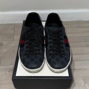 Gucci Men's Black and Red Patterned Sneakers